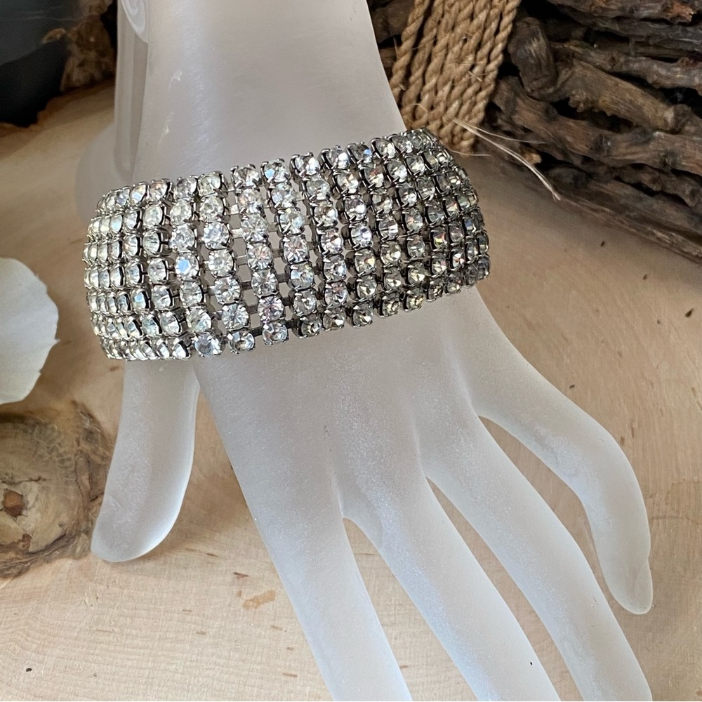 Vintage- Weiss- ‘50s Sparkling Crystal Cuff- Hinged Clip Clasp